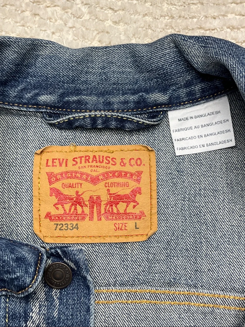Levi's Distressed Blue Denim Jacket 72334 Size Large - Picture 2 of 16